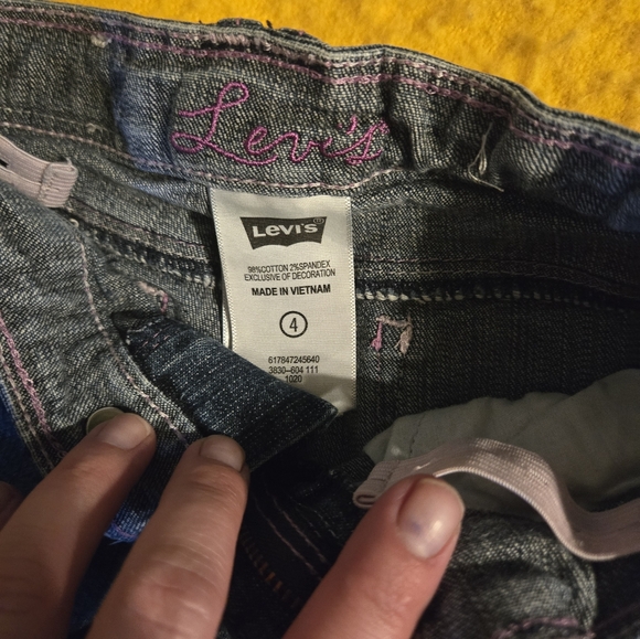 Girls Levi's shorts - Picture 3 of 3